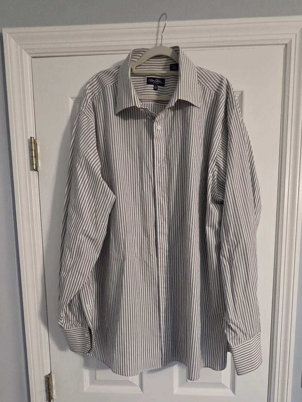 Sean John Men's White Dress Shirt with Gray Pinstripes, Big & Tall